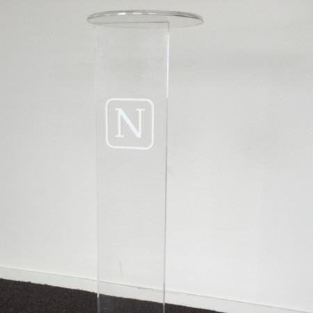 plastic design tafeltje Nieuwsuur