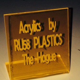 plastic design gebogen ru58 display oranje plasticdesigngebogenrudisplayoranje